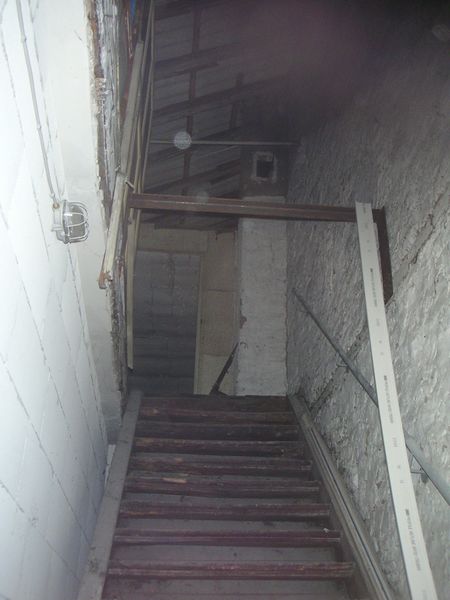 Datei:Treppe zum Dachboden.jpg